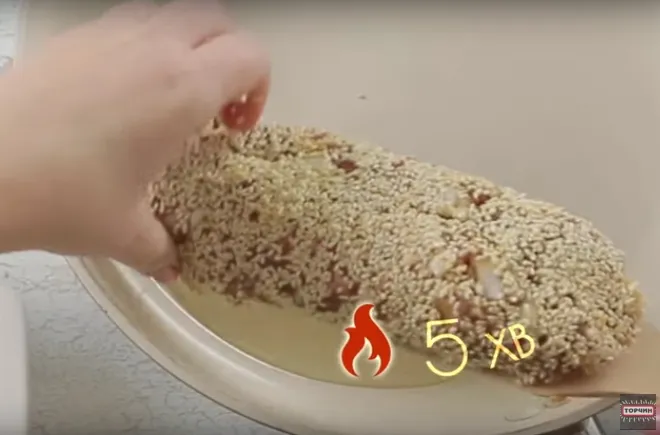 М'ясний рулет з ніжно-пікантним соусом