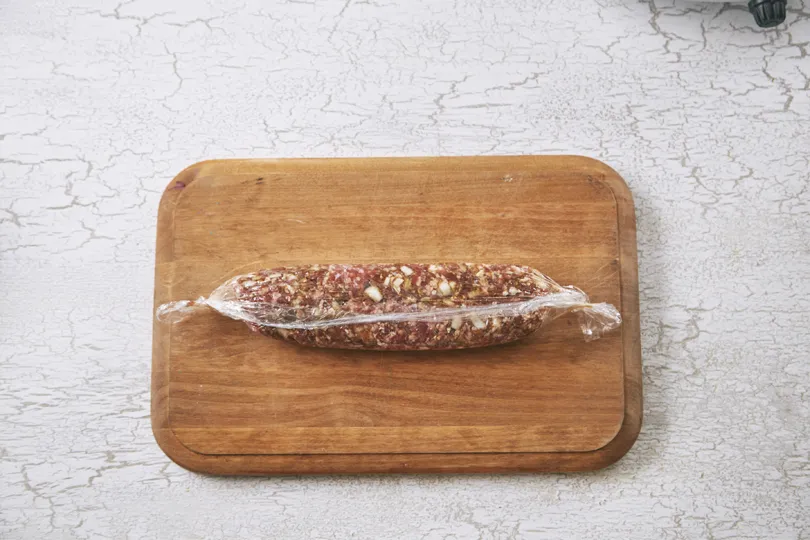 М'ясний рулет з ніжно-пікантним соусом