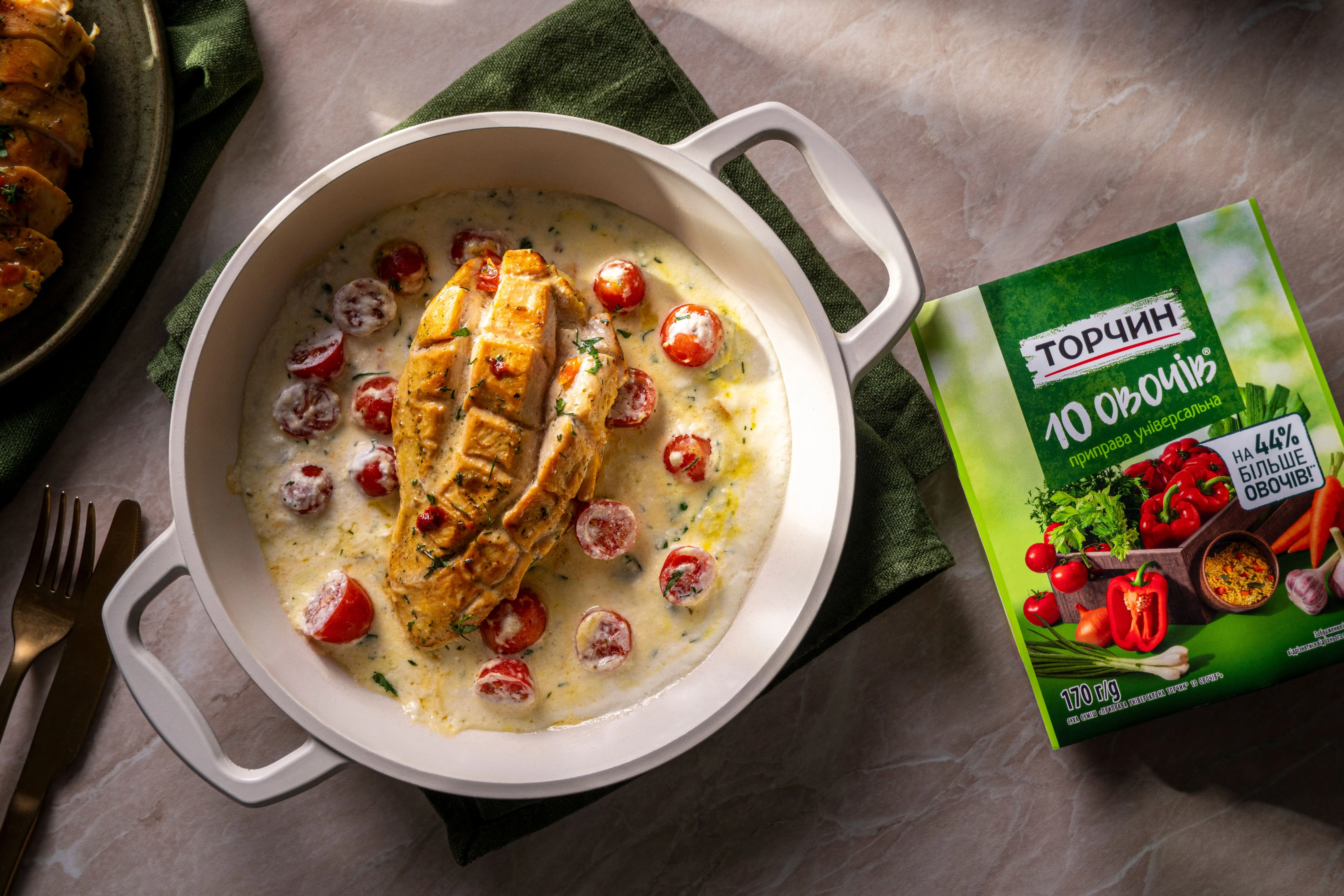 prostiy-recept-pasti-z-kurkoyu-u-vershkovomu-sousi